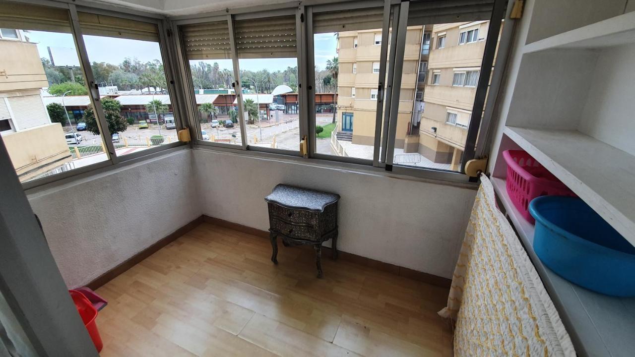 Visit Gibraltar Stay In La Linea For Less! La Linea de la Concepcion Exterior photo