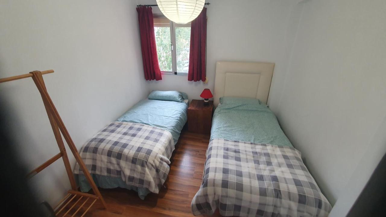 Visit Gibraltar Stay In La Linea For Less! La Linea de la Concepcion Exterior photo