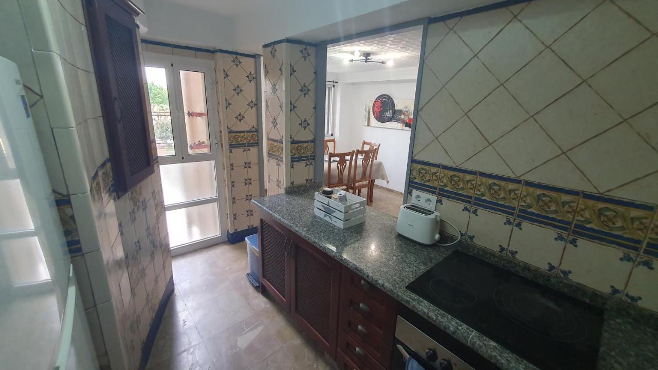 Visit Gibraltar Stay In La Linea For Less! La Linea de la Concepcion Exterior photo